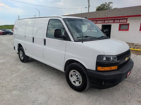 Used 2018 Chevrolet Express 2500 RWD image 1
