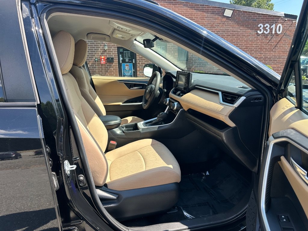 Used 2021 Toyota RAV4 XLE FWD image 18