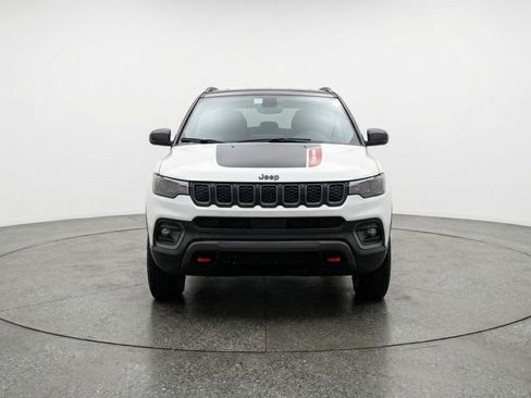 Used 2025 Jeep Compass Trailhawk AWD/4WD image 2