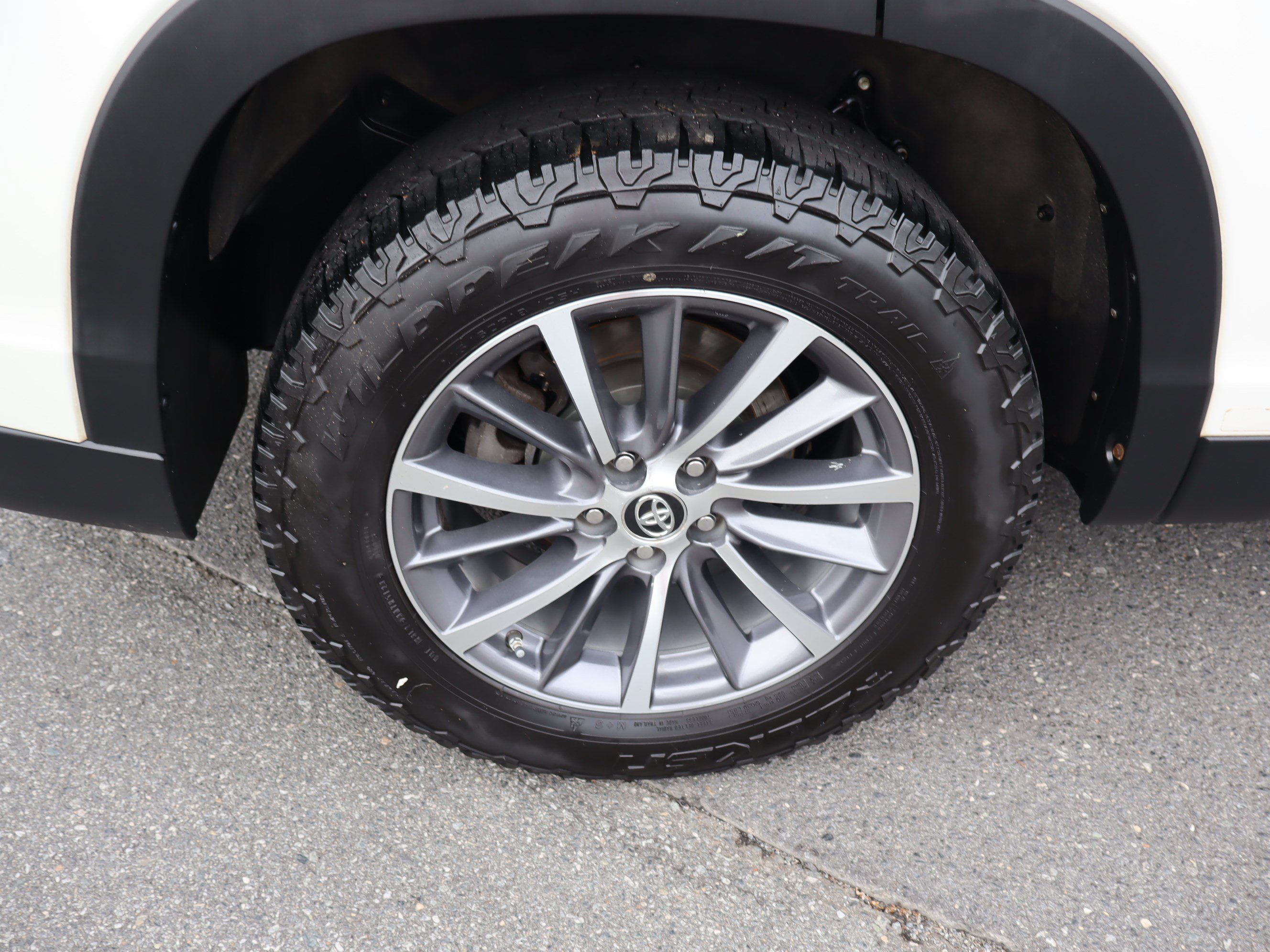 Used 2019 Toyota Highlander XLE FWD image 42