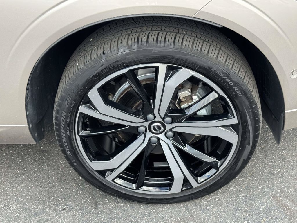 Certified 2024 Volvo XC60 B5 Ultimate AWD/4WD image 6