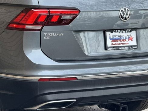 Used 2018 Volkswagen Tiguan SE w/ Panoramic Sunroof Package image 19