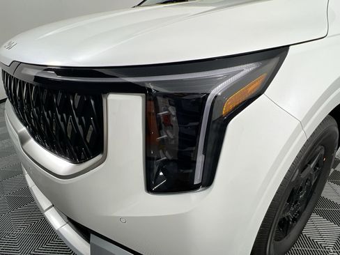 New 2026 Kia Carnival FWD image 11