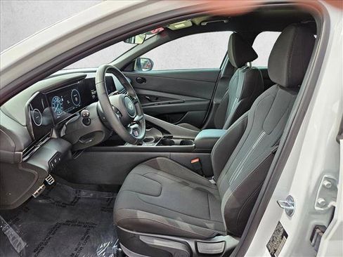 Certified 2025 Hyundai Elantra SEL FWD image 15