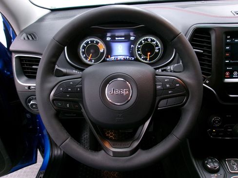 Used 2022 Jeep Cherokee Trailhawk AWD/4WD image 6