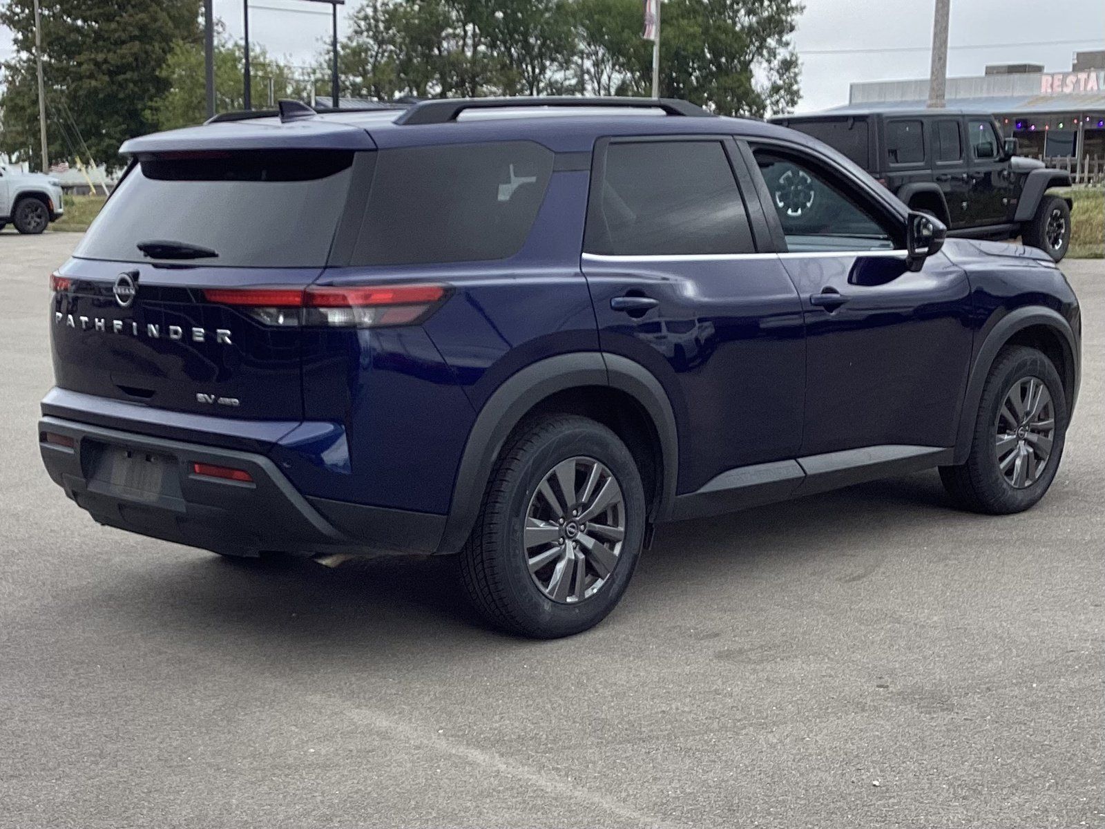 Used 2024 Nissan Pathfinder SV AWD/4WD image 4