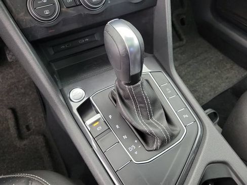 Used 2021 Volkswagen Tiguan SEL FWD image 32