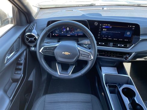 Used 2025 Chevrolet Equinox LT image 5