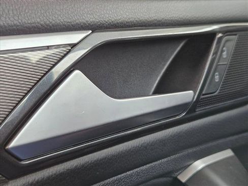 Used 2023 Volkswagen Tiguan SE R-Line image 18