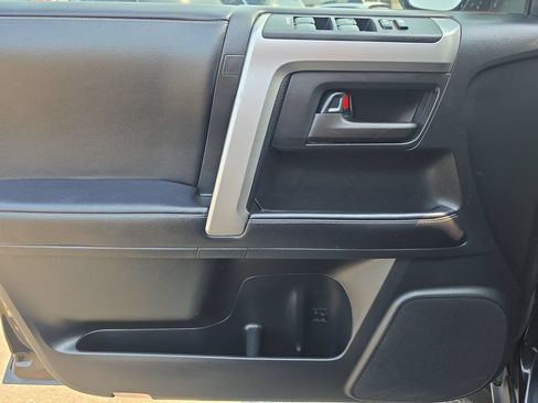 Used 2022 Toyota 4Runner SR5 Premium w/ Moonroof Package AWD/4WD image 17