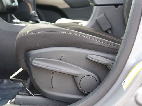 Used 2018 Jeep Cherokee Latitude w/ Safety Group image 15