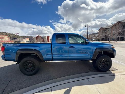 Used 2018 Toyota Tacoma TRD Sport w/ TRD Premium Sport Package image 12