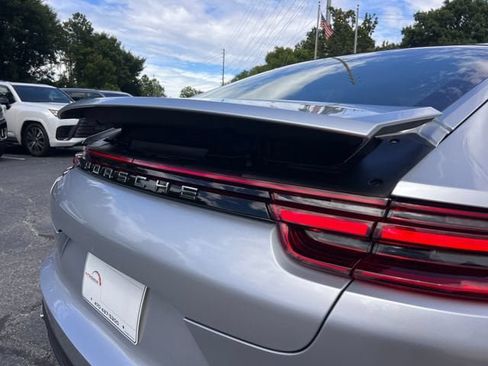 Used 2017 Porsche Panamera RWD image 8