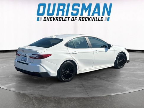 Used 2025 Toyota Camry SE w/ Convenience Package image 6