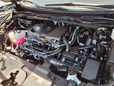 Certified 2025 Toyota Sienna LE FWD image 9