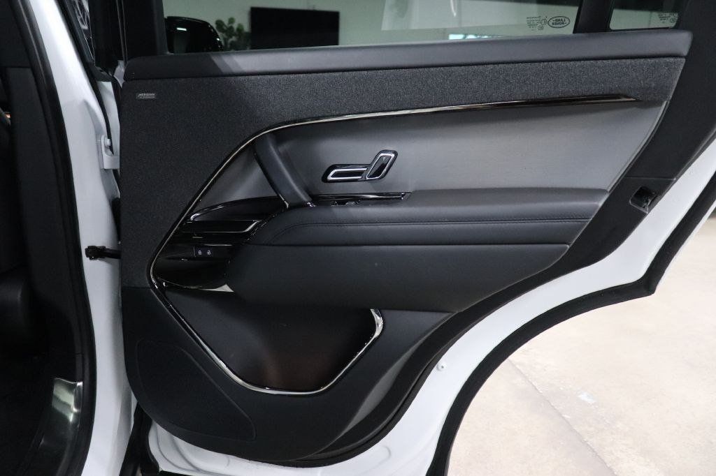 Used 2024 Land Rover Range Rover Sport Dynamic SE AWD/4WD image 19