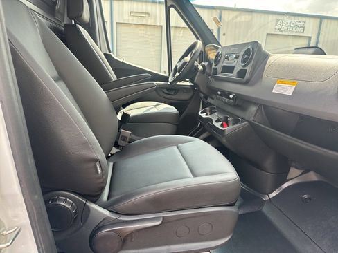 Used 2025 Mercedes-Benz Sprinter 2500 image 7