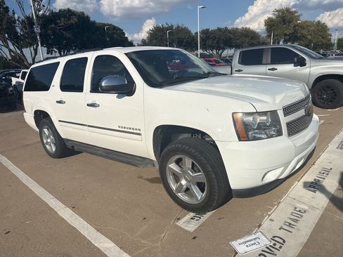 Used 2014 Chevrolet Suburban LTZ image 8