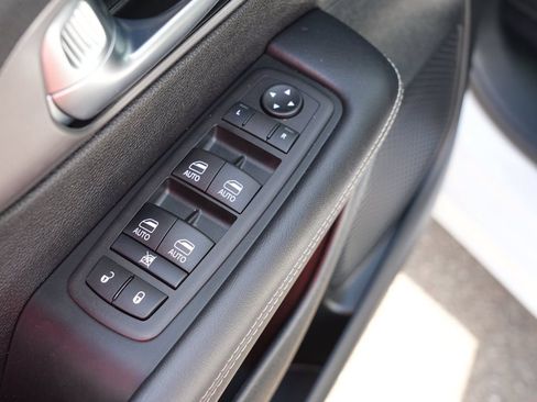 Used 2025 Chrysler Pacifica Select FWD image 15