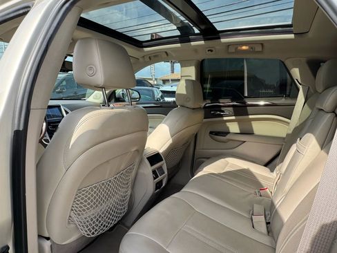 Used 2014 Cadillac SRX Luxury image 14