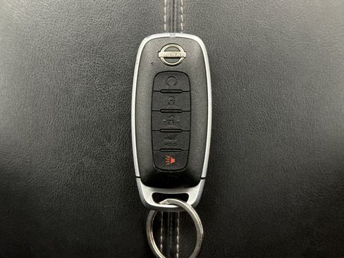Used 2023 Nissan Pathfinder SL AWD/4WD image 25