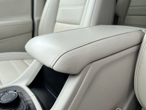 Certified 2023 GMC Acadia Denali w/ Denali Technology Package image 33