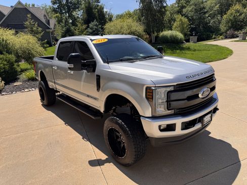 Used 2019 Ford F250 Lariat w/ Lariat Ultimate Package AWD/4WD image 30