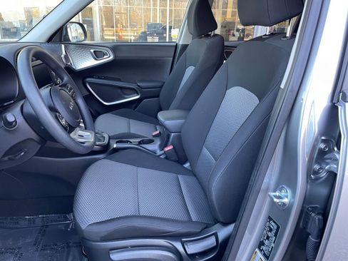 Used 2025 Kia Soul LX w/ LX Technology Package image 24