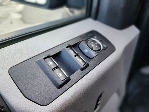 Used 2019 Ford F150 XLT w/ Equipment Group 302A Luxury image 15