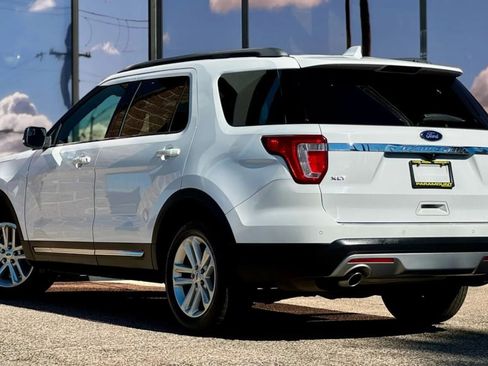 Used 2017 Ford Explorer XLT w/ Equipment Group 201A image 8