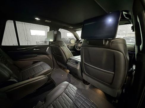 Used 2024 Cadillac Escalade Sport Platinum w/ LPO, ONYX Package image 11