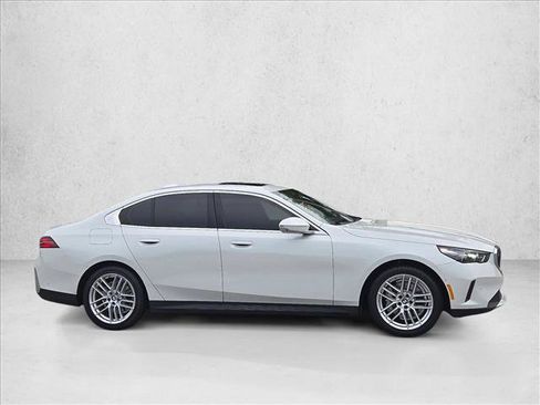 Used 2025 BMW 530i w/ Premium Package RWD image 4