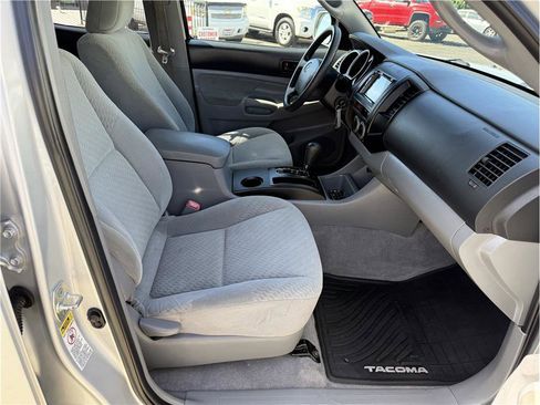 Used 2010 Toyota Tacoma PreRunner image 18