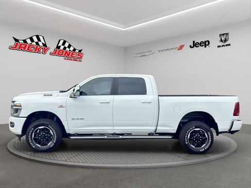 Used 2025 RAM 2500 Laramie AWD/4WD image 3