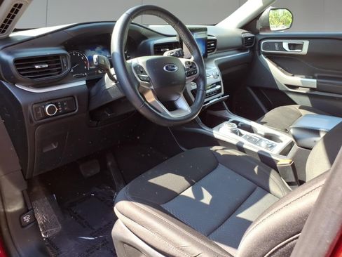 Used 2023 Ford Explorer XLT AWD/4WD image 8