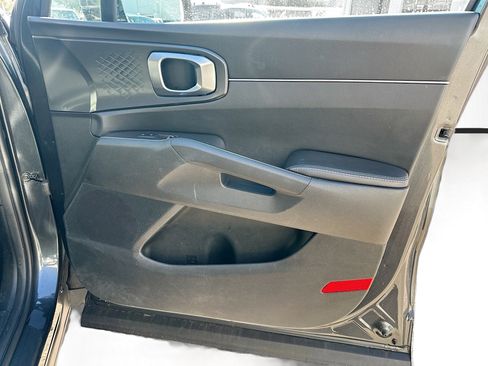 Used 2024 Kia Sorento S image 30