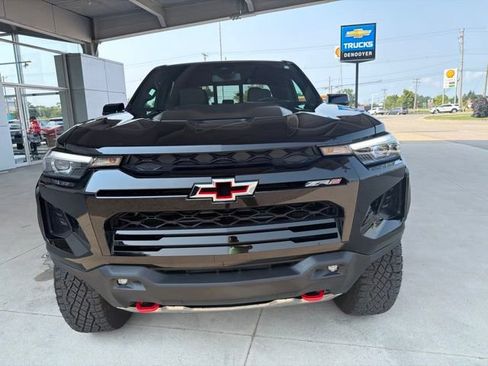 Used 2025 Chevrolet Colorado ZR2 AWD/4WD image 2
