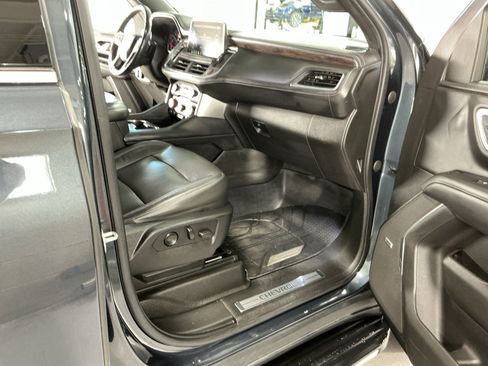Used 2021 Chevrolet Tahoe LT w/ LT Signature Package RWD image 17