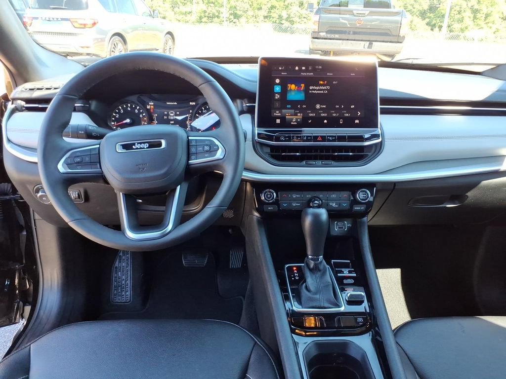 Used 2025 Jeep Compass Limited AWD/4WD image 7
