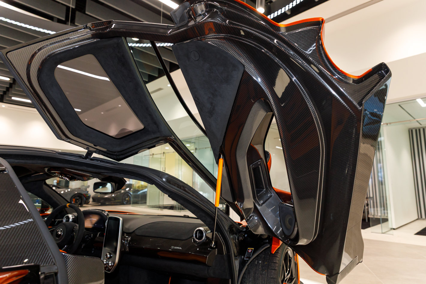 Used 2019 McLaren Senna RWD image 67