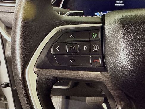 Used 2024 Jeep Grand Cherokee Limited image 14