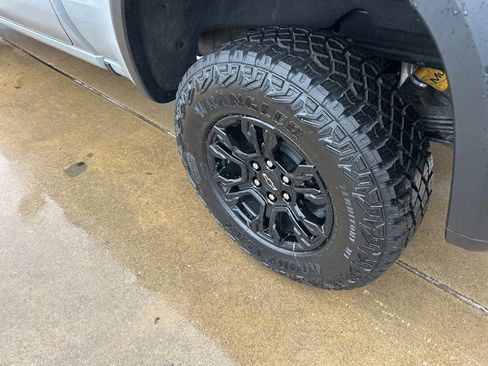 Used 2025 Chevrolet Silverado 1500 ZR2 w/ Technology Package image 9