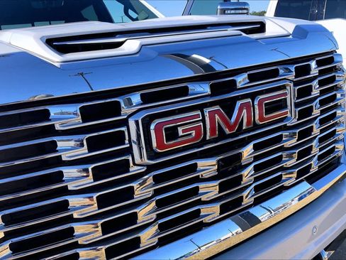 Used 2024 GMC Sierra 2500 Denali w/ Denali Reserve Package image 30
