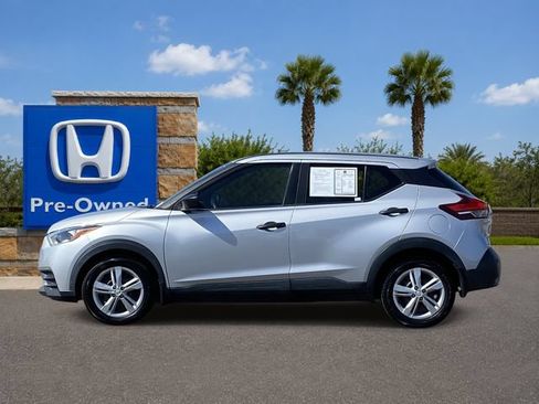 Used 2020 Nissan Kicks S FWD image 3