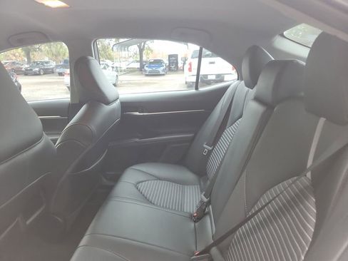 Used 2021 Toyota Camry SE image 9