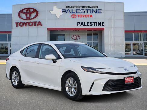 Used 2025 Toyota Camry LE image 1