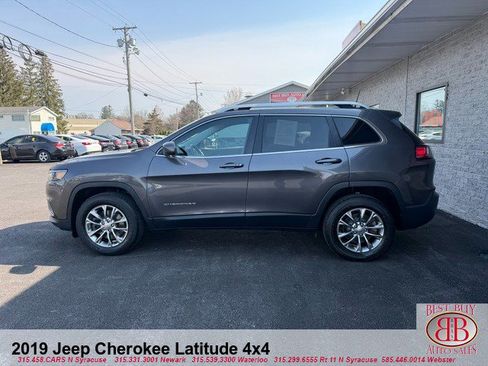 Used 2019 Jeep Cherokee Latitude Plus AWD/4WD image 11