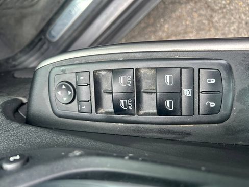 Used 2019 Jeep Cherokee Limited AWD/4WD image 16