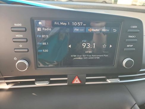 Used 2025 Hyundai Elantra SE FWD image 26
