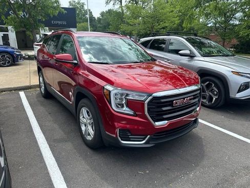 Used 2023 GMC Terrain SLE w/ Driver Convenience Package AWD/4WD image 2